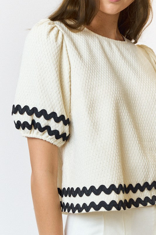 SCALLOPED BOUCLE PUFF SLEEVE BABYDOLL TOP