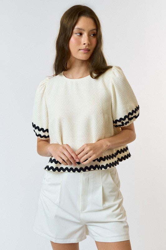 SCALLOPED BOUCLE PUFF SLEEVE BABYDOLL TOP