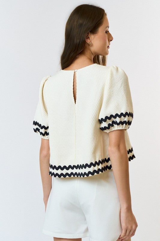 SCALLOPED BOUCLE PUFF SLEEVE BABYDOLL TOP