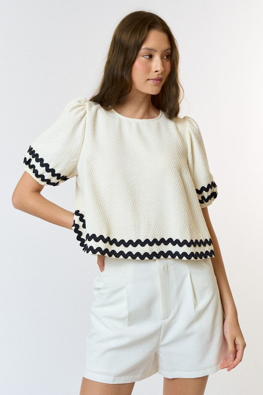 SCALLOPED BOUCLE PUFF SLEEVE BABYDOLL TOP