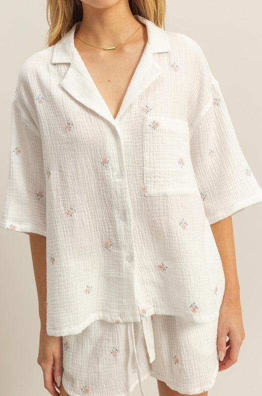 Chemise brodée de fleurs
