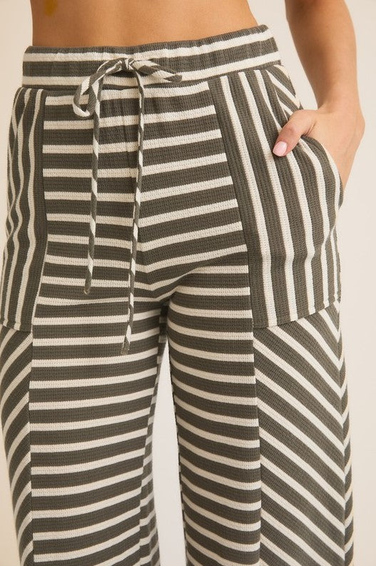Pantalon large à rayures avec lien à la taille