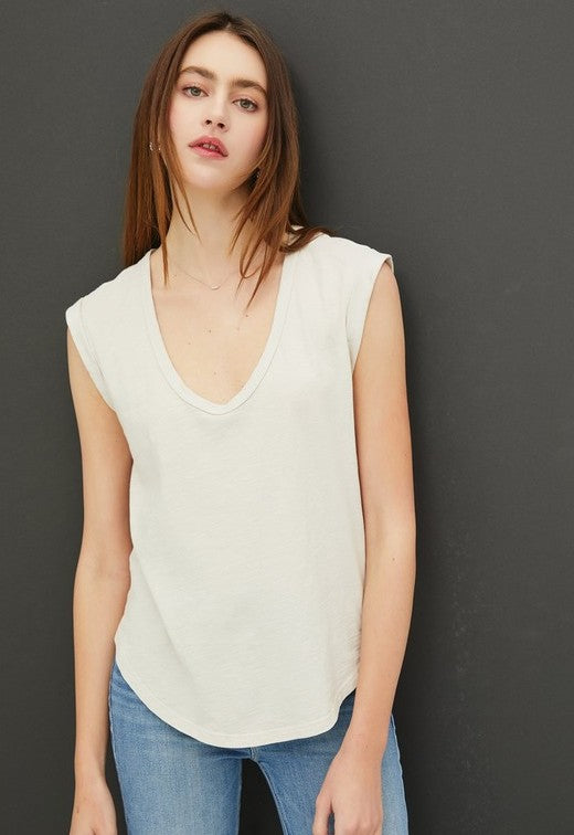 BASIC CAP SLEEVE TOP