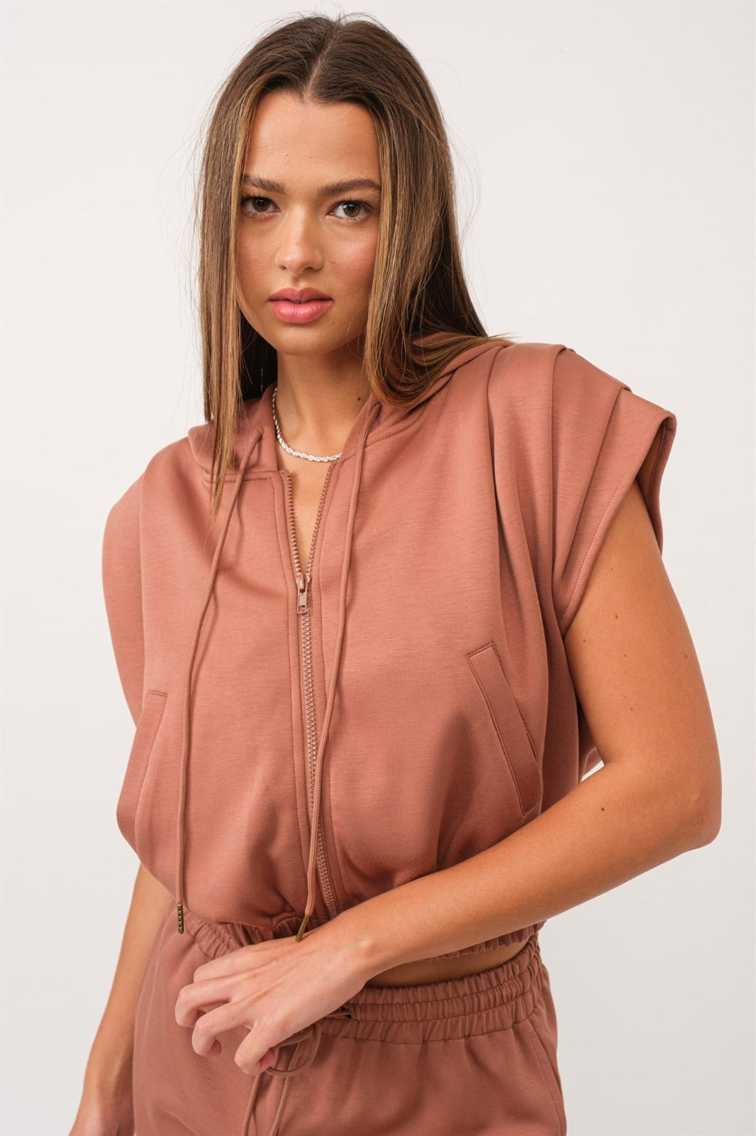 RELAXED FIT SLEEVELESS HOODIE