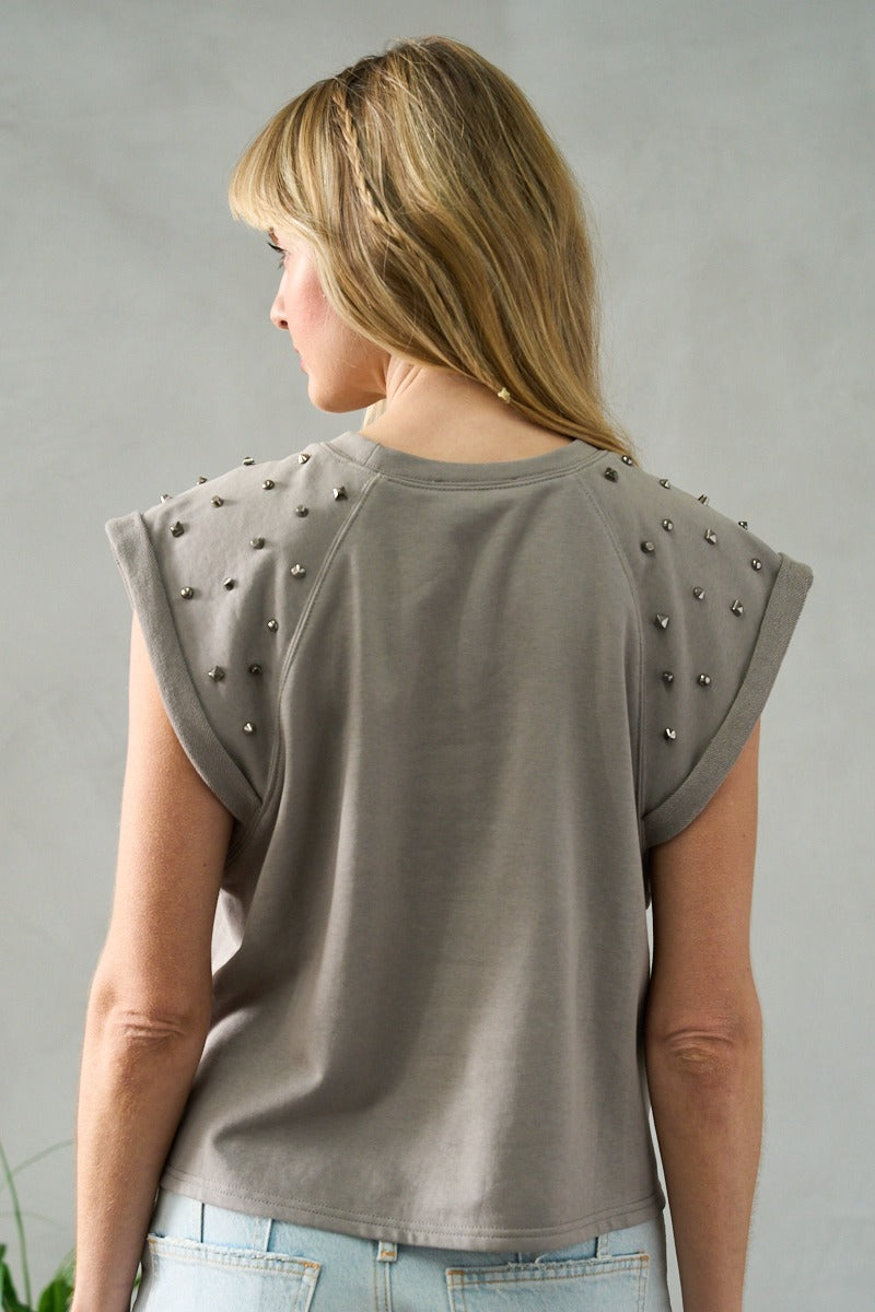 TOP AVEC ÉPAULES DÉTAIL EN MÉTAL
