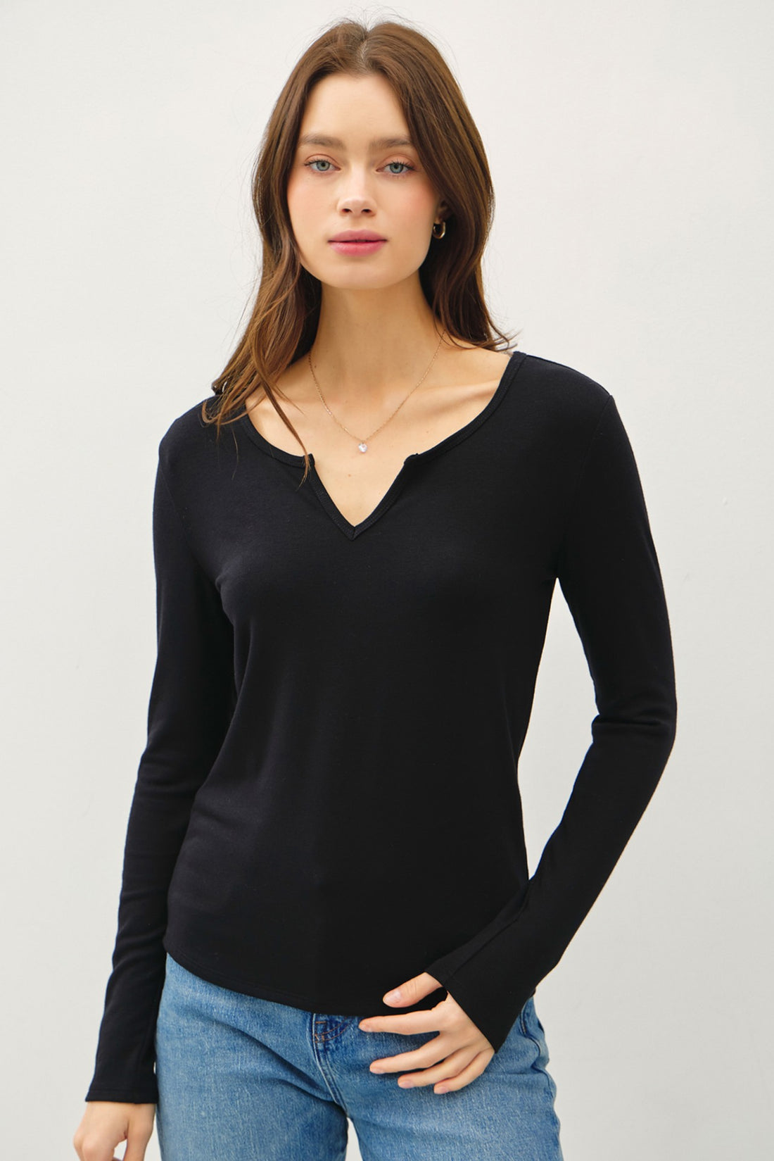 T-SHIRT ULTRA DOUX À ENCOLURE CRANTÉE