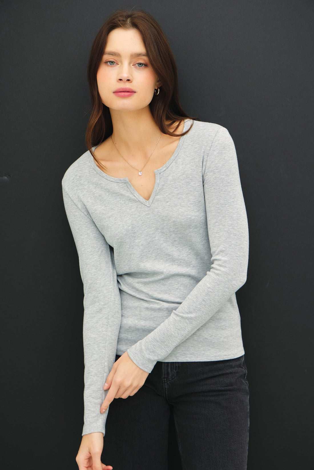 T-SHIRT ULTRA DOUX À ENCOLURE CRANTÉE